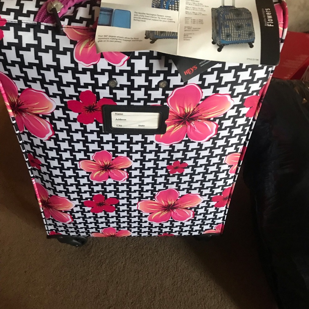 Heys USA Aerolite Herrington Flowers 26” spinner